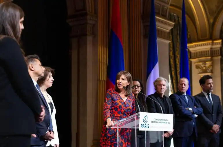 Փարիզի  քաղաքապետարանին մէջ  նշուած է Հայոց Ցեղասպանութեան  107-րդ տարելիցը 