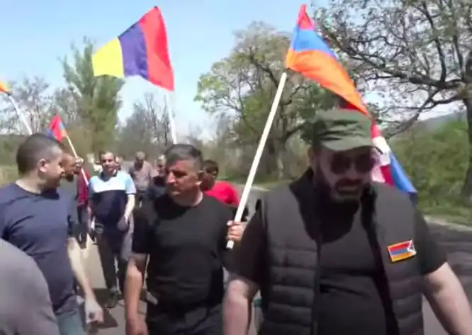   Ընդդիմութիւնը անցաւ գործի. Առաջին երթը ՝ Իջեւանէն Երեւան 