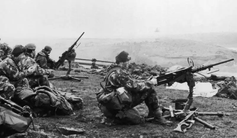 Մալվիններ, Պատերազմը եւ Դատը. Այնքան հեռու եւ այնքան մօտ (Արցախին, Արարատին…)