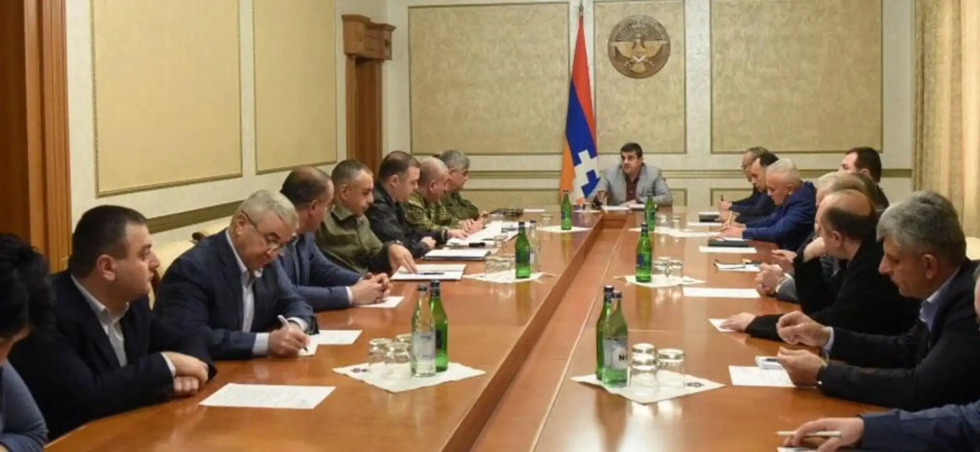 Փաշինեանի ելոյթը  մտահոգութեան տեղիք. Արցախի մէջ խորհրդակցութիւն կայացած է