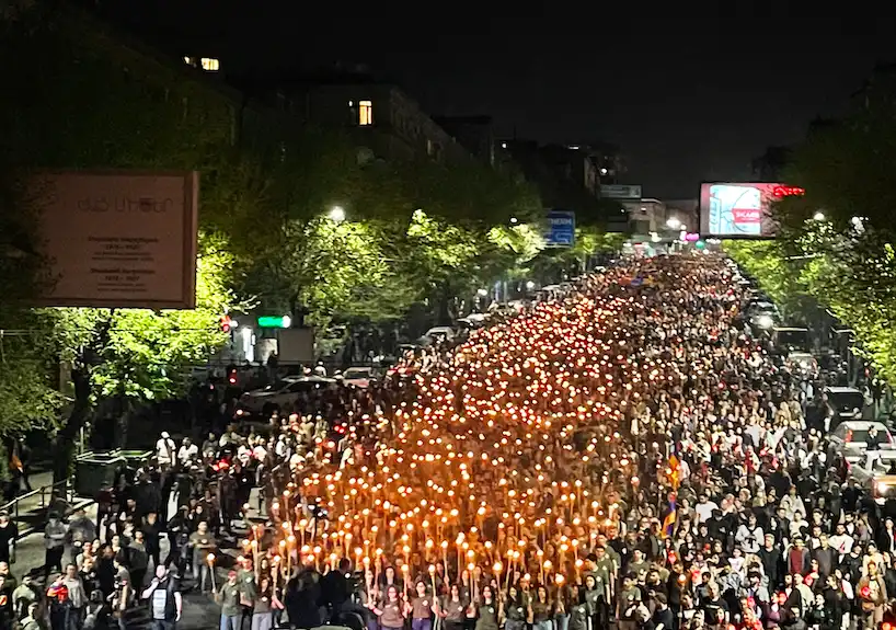 Երեւանի մէջ.Ջահերով  բազմահազարանոց երթ Հայոց Ցեղասպանութեան զոհերու յիշատակին