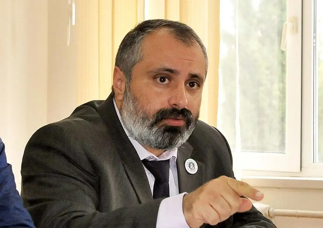 Ատրպէյճան կ՚ոչնչացնէ Հայոց Գերեզմանատուները. Դաւիթ Բաբայեան 