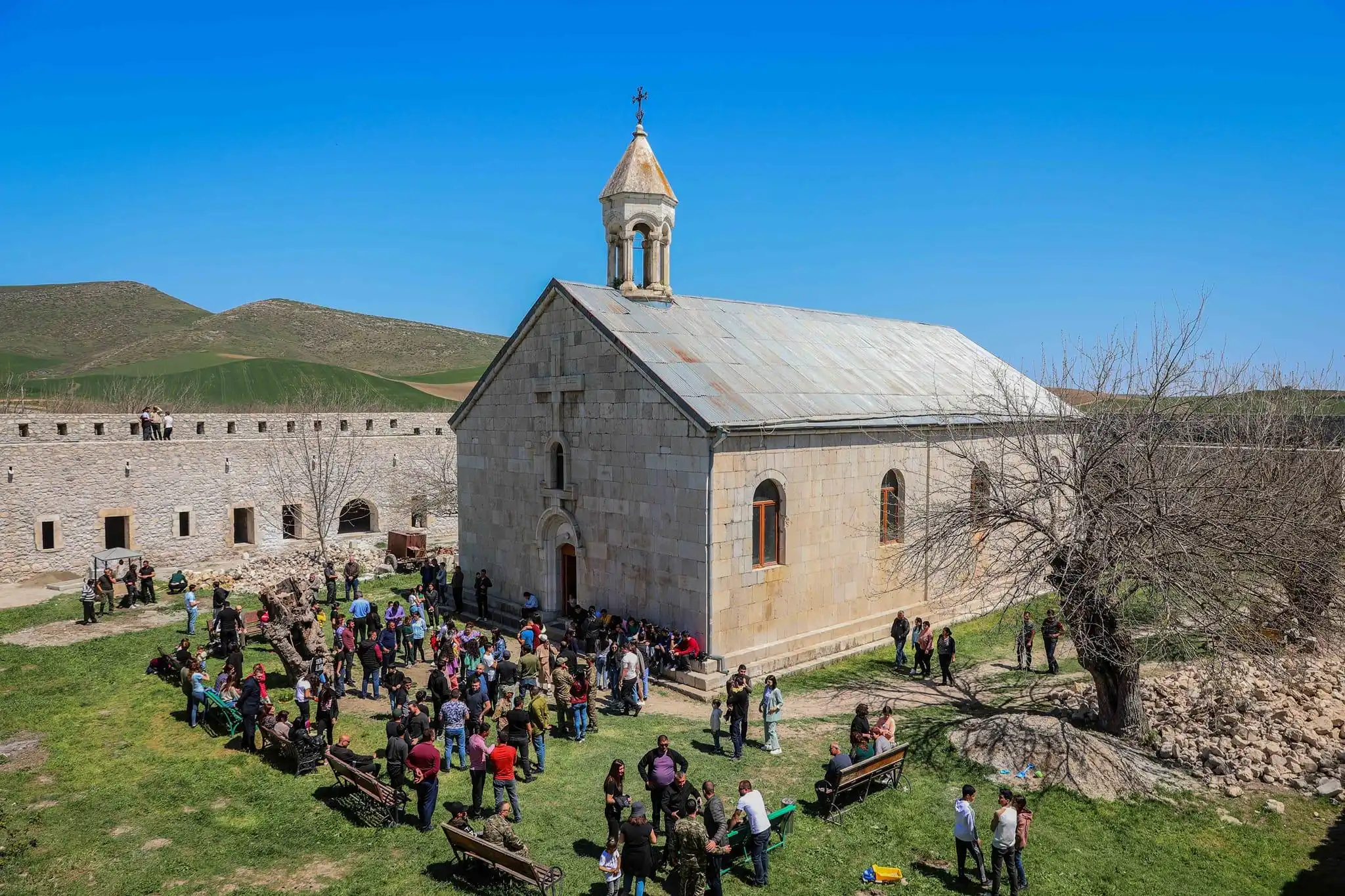 Արցախի բոլոր գործող եկեղեցիներում Սուրբ Հարության պատարագ է մատուցվել