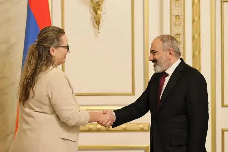 Փաշինեան ընդունած է ԱՄՆ պետական քարտուղարի փոխտեղակալ Էրիքա Օլսոնը