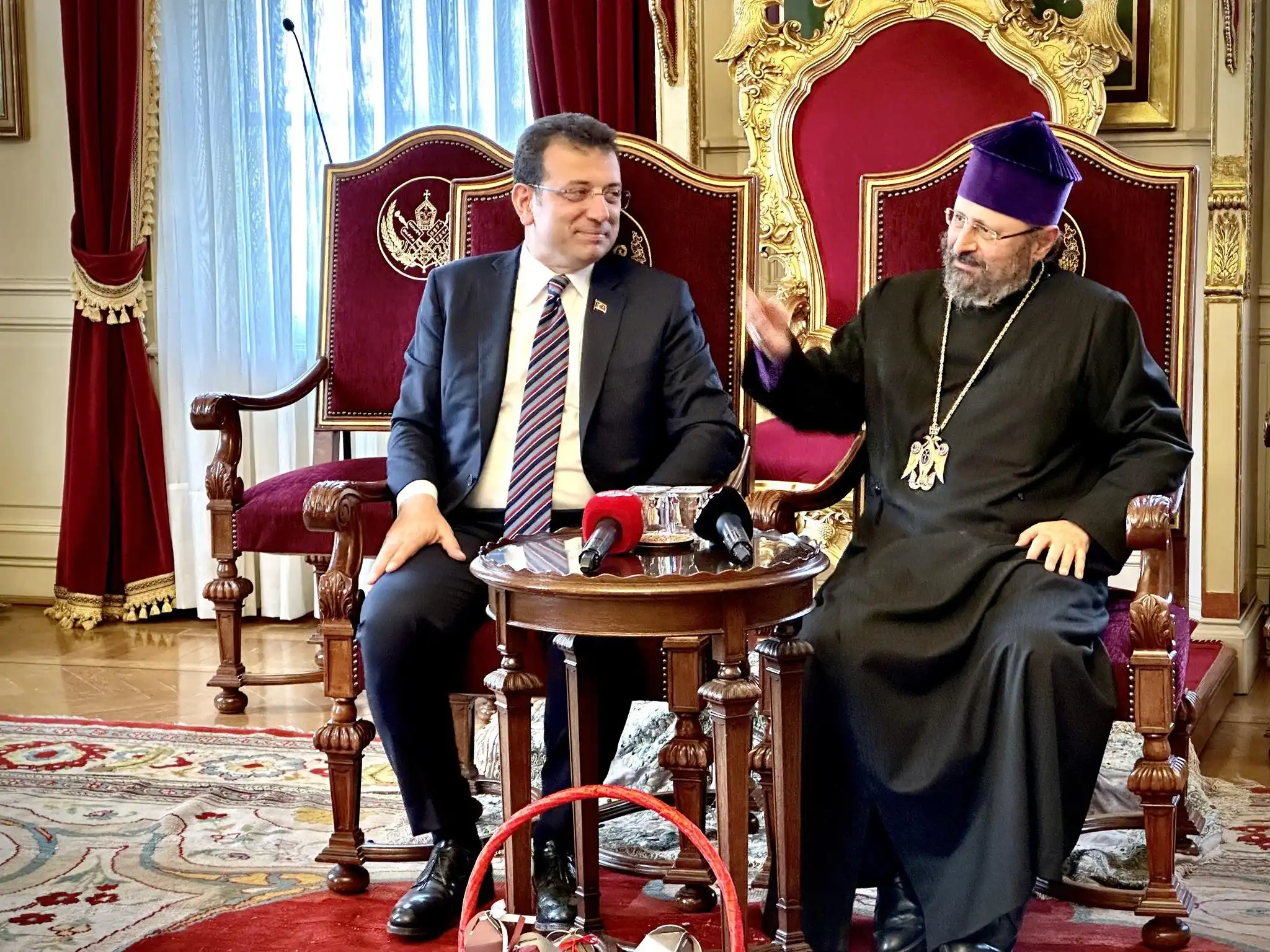 Իսթանպուլի քաղաքապետ Էքրեմ Իմամօղլուն այցելած է Պոլսոյ հայոց պատրիարքարան