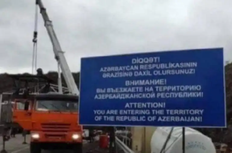 Ատրպէյճան Լաչինի միջանցքին «Բարի եկաք Ատրպէյճան» պաստառ տեղադրած է 
