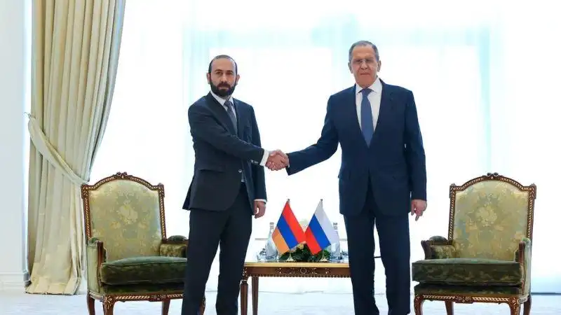 Միրզոյեանը հանդիպած է Լաւրովի հետ