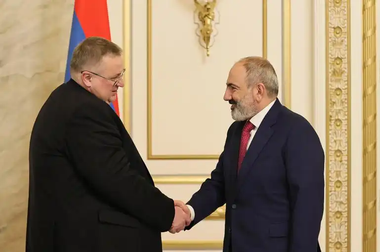 Փաշինեան ընդունած է Ռուսիոյ  փոխ-վարչապետը