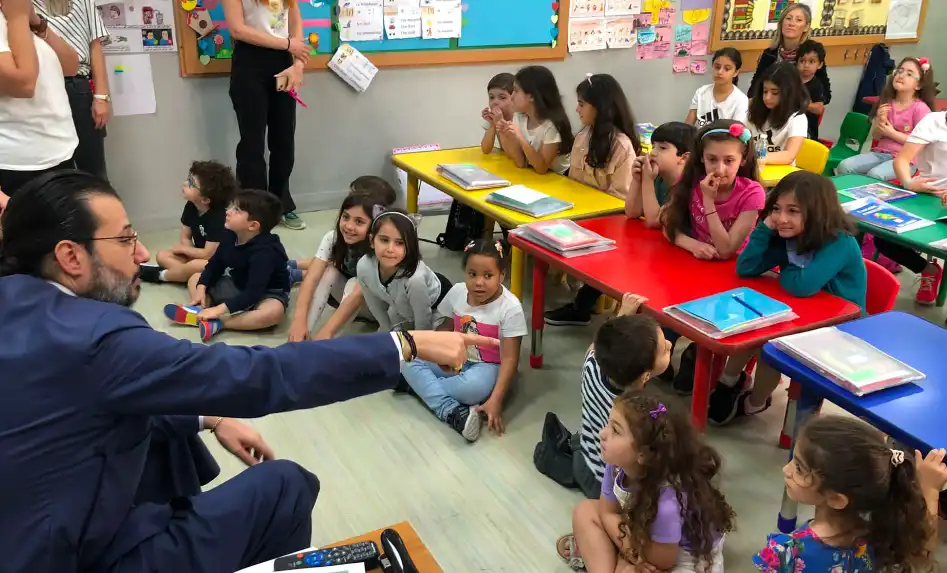  Քաթարի մէջ. Գերշ. Տ. Մեսրոպ արք. Սարգիսեան այցելած է Մեսրոպեան վարժարան (Լուսանկար)  