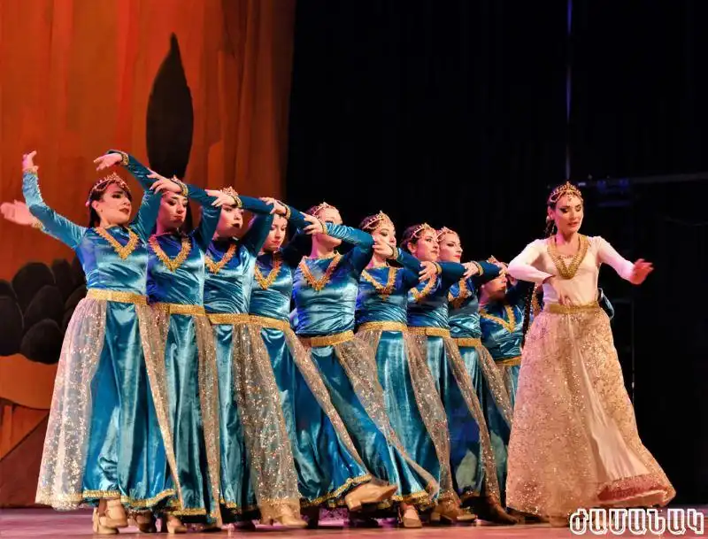 «Մարալ»  պարախումբը   դարձեալ  հմայեց՝ պոլսահայերը (Լուսանկարներ)