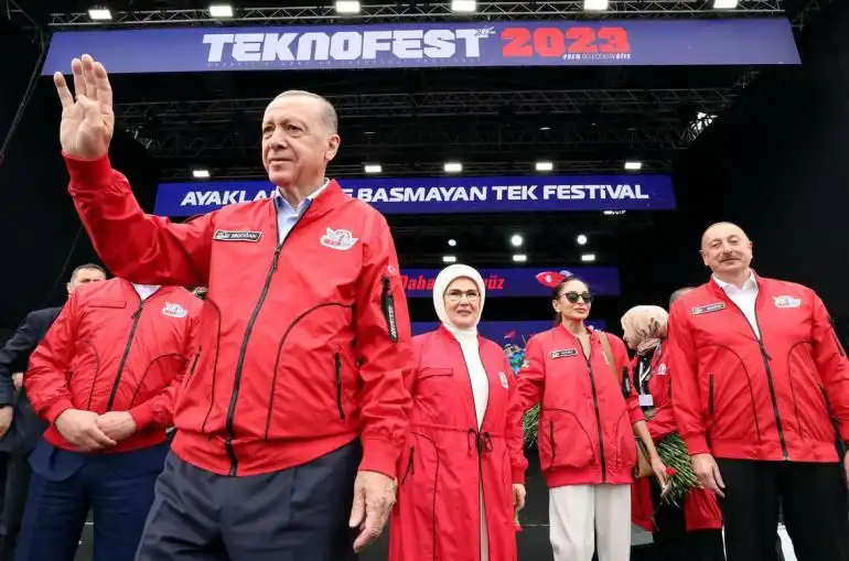 Էրտողան հանրութեան ներկայացուցած է տիեզերական թռիչքի պատրաստուող թուրք աստղանաւորդները