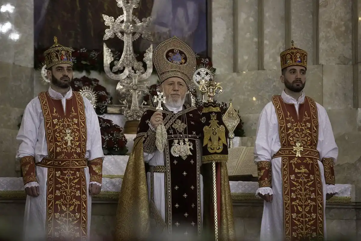 Սուրբ Զատկուան Պատարագ Երեւանի Սուրբ Գրիգոր Լուսաւորիչ  Տաճարին մէջ. Պատարագած է  Ամենայն Հայոց Ն.Ս.Օ.Տ.Տ. Գարեգին Բ. Կաթողիկոսը 