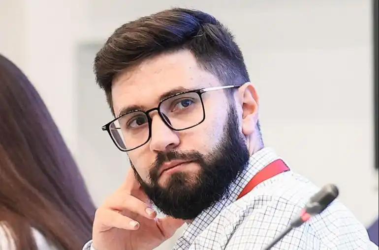 «Մենք մեր ձեռքով դառնում ենք Արեւմուտքի գործիք». Քաղաքագէտ՝ Բենիամին Մաթեւոսեան
