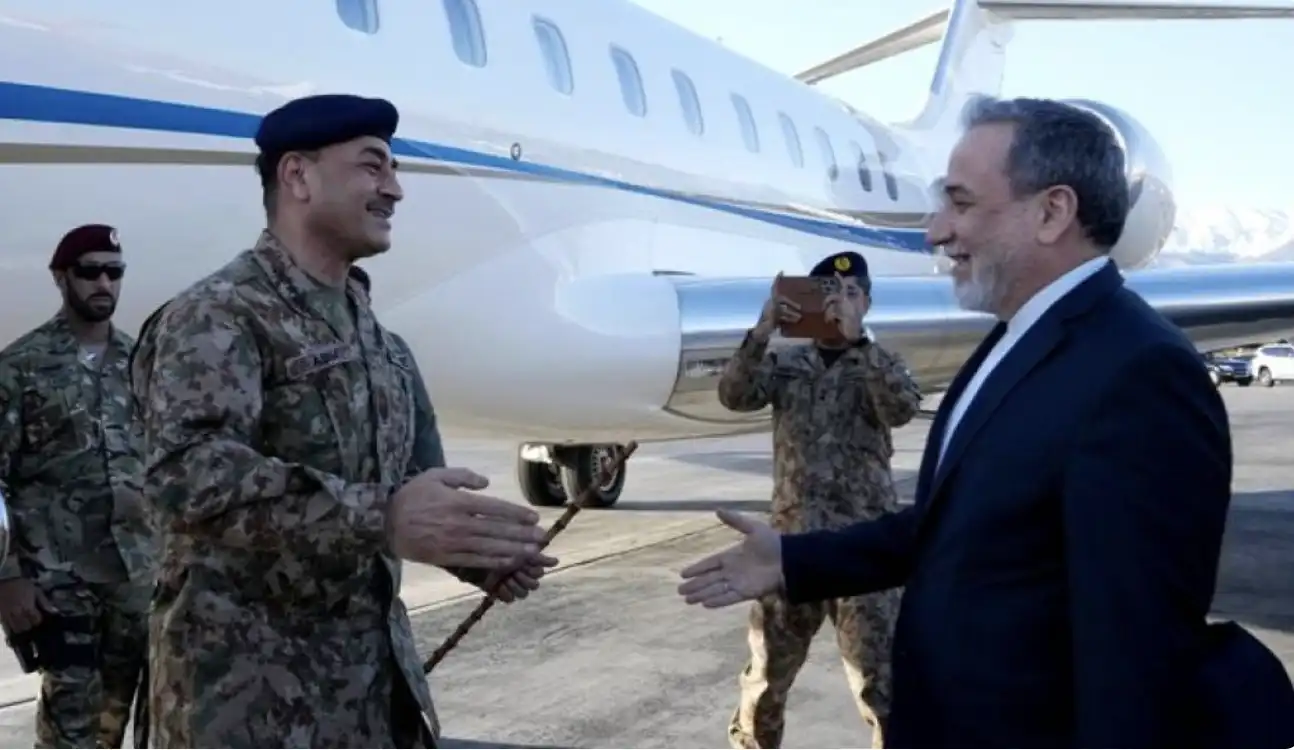 Արաքչին Թեհրանի մէջ ընդունած է Թեհրան ժամանած փաքիստանեան պատուիրակութիւնը