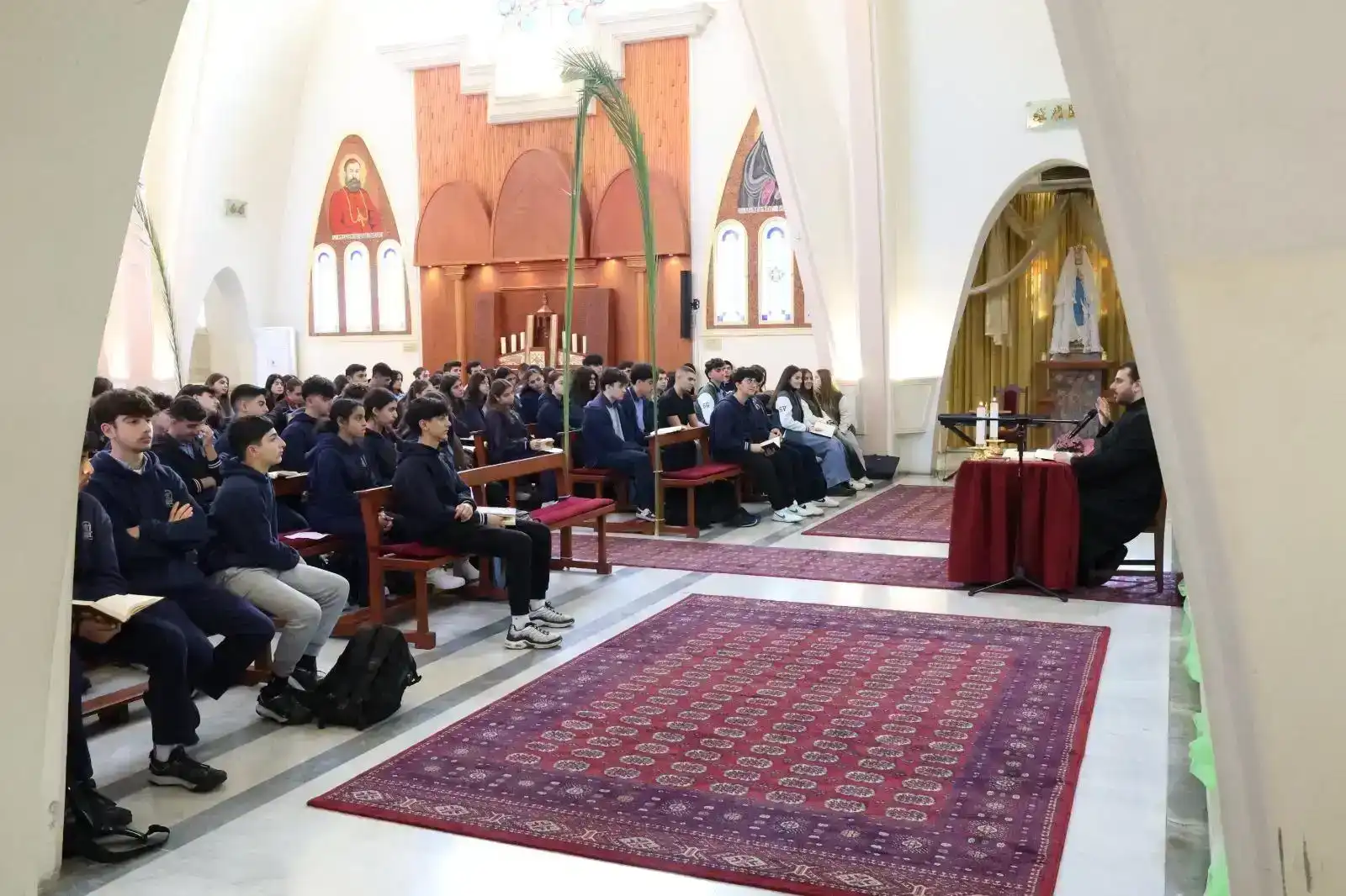 Սուրբ Յարութեան լոյսին ընդառաջ՝ Մեսրոպեան աշակերտներու հոգեւոր կոչը       