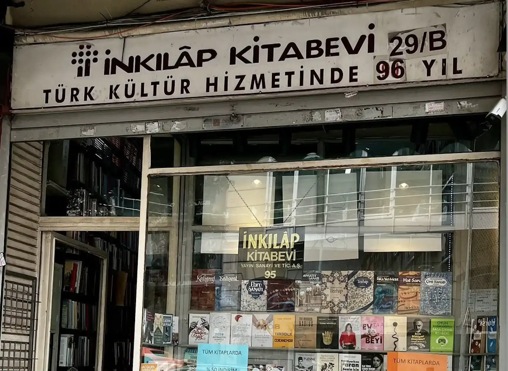 Պոլսոյ նշանաւոր «Ինքըլափ» հայատէր գրատունը կը փակուի․ Նորոգութի՞ւն, թէ՞ աւարտ