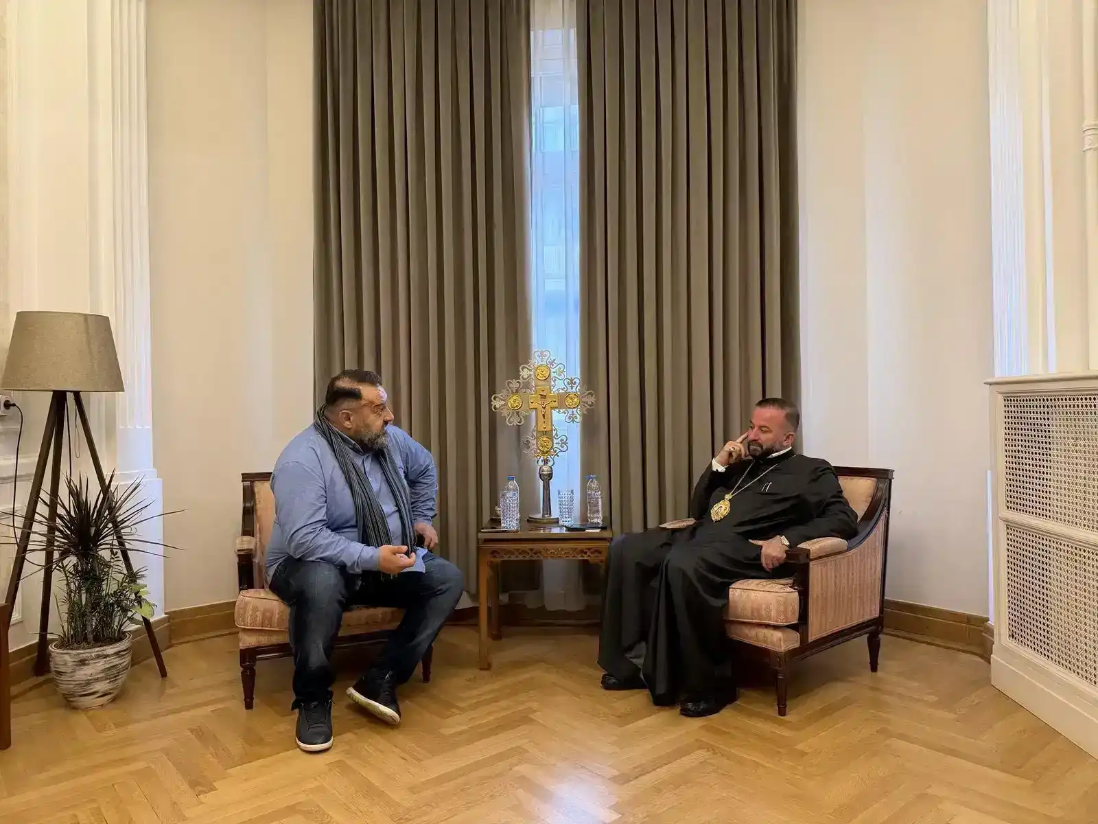 Աթէնք. Խորէն եպս. Առաքելեան ընդունեց Սփիւռքի գործերու յանձնակատար Միսակ Յովսէփեանը   