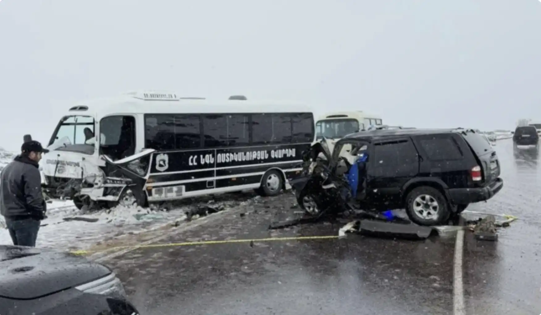 ՆԳՆ-ի հանրակառքի եւ «Նիսան»-ի բախման հետեւանքով 1 անձ մահացած է, 12-ը՝ տուժած