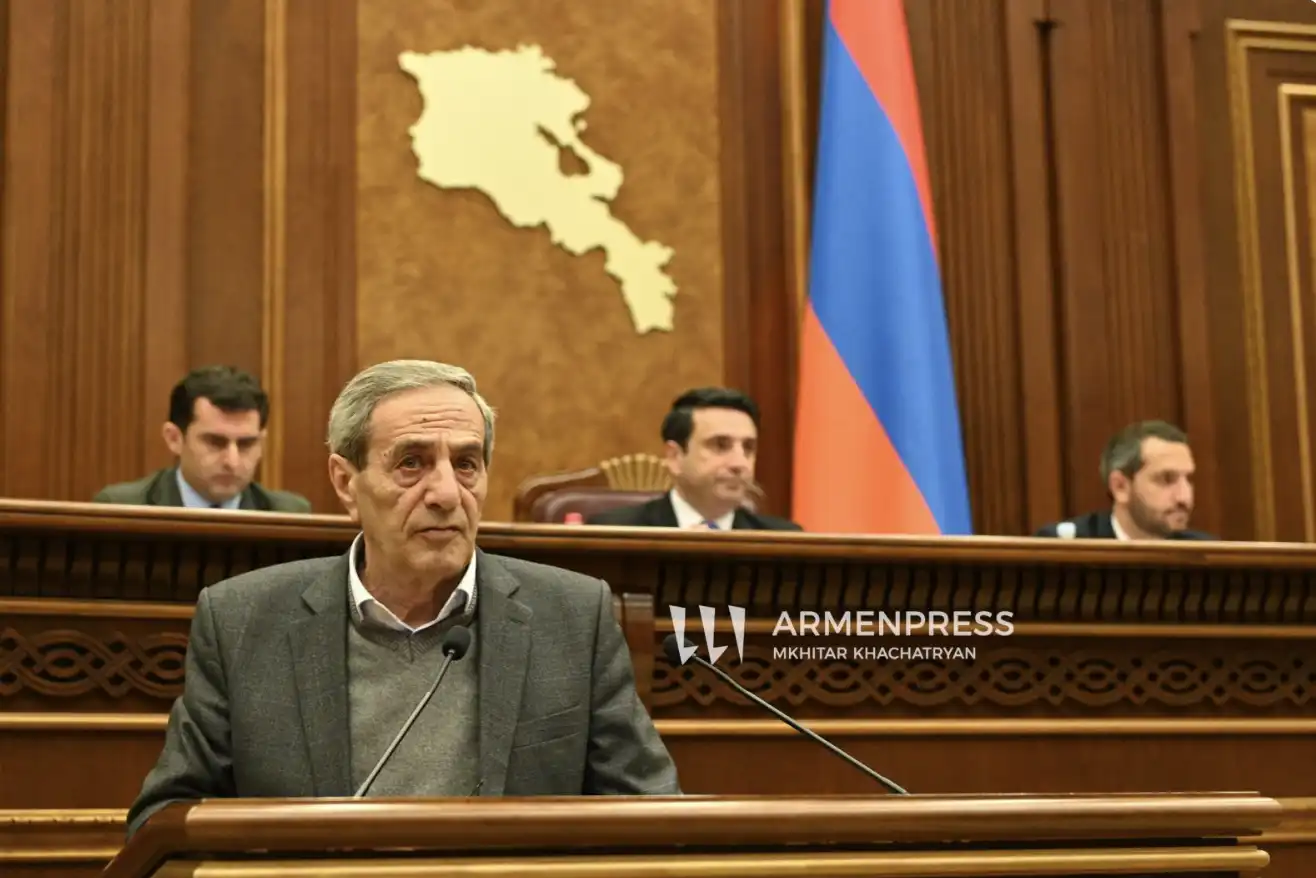 Գագիկ Համբարձումեանը ստանձնեց պատգամաւորական լիազօրութիւնները