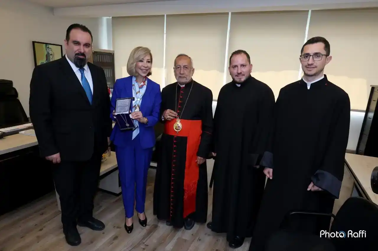 Լիբանանի Առաջին Տիկին՝ Նեհմաթ Աունի այցը՝ Հայ Կաթողիկէ Սուրբ Խաչ-Հարպոյեան Բարձրագոյն Վարժարան (Լուսանկարներ) 