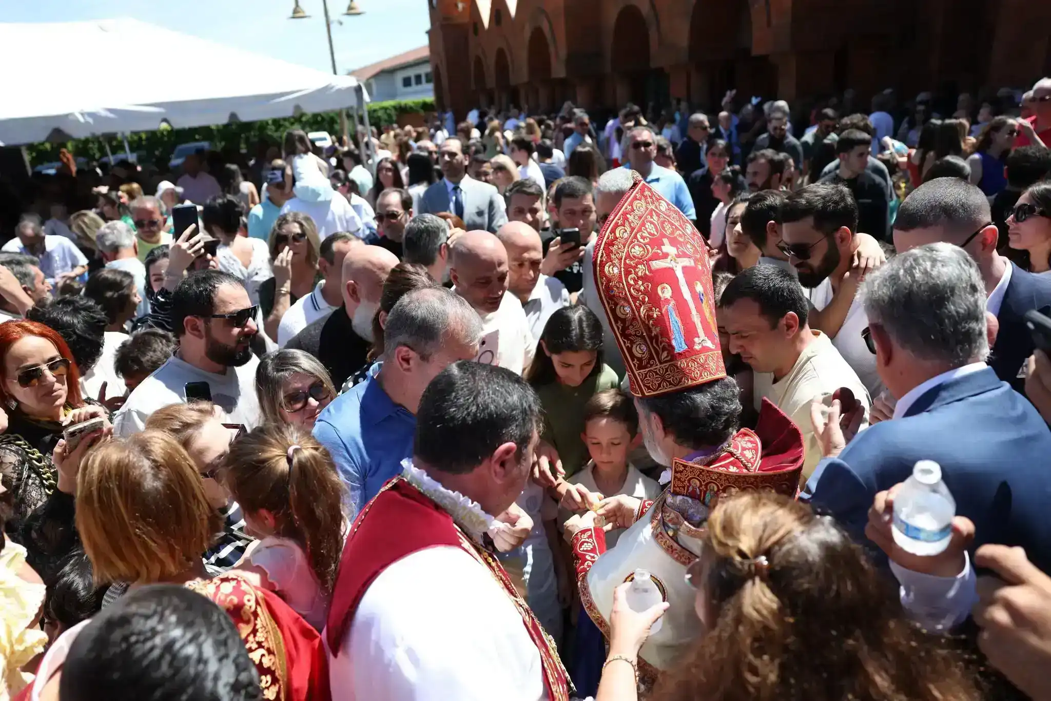 Աւագ Շաբթուայ եւ Սուրբ Յարութեան հոգեպարար արարողութիւնները Սրբոց Ղեւոնդեանց Մայր Տաճարէն ներս