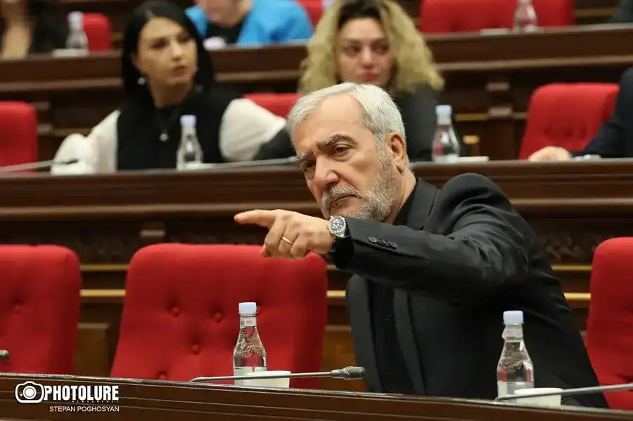 Անդրանիկ Քոչարեան ներողութիւն խնդրած է որդիի չծառայելու մասին ըրած մեկնաբանութեան համար