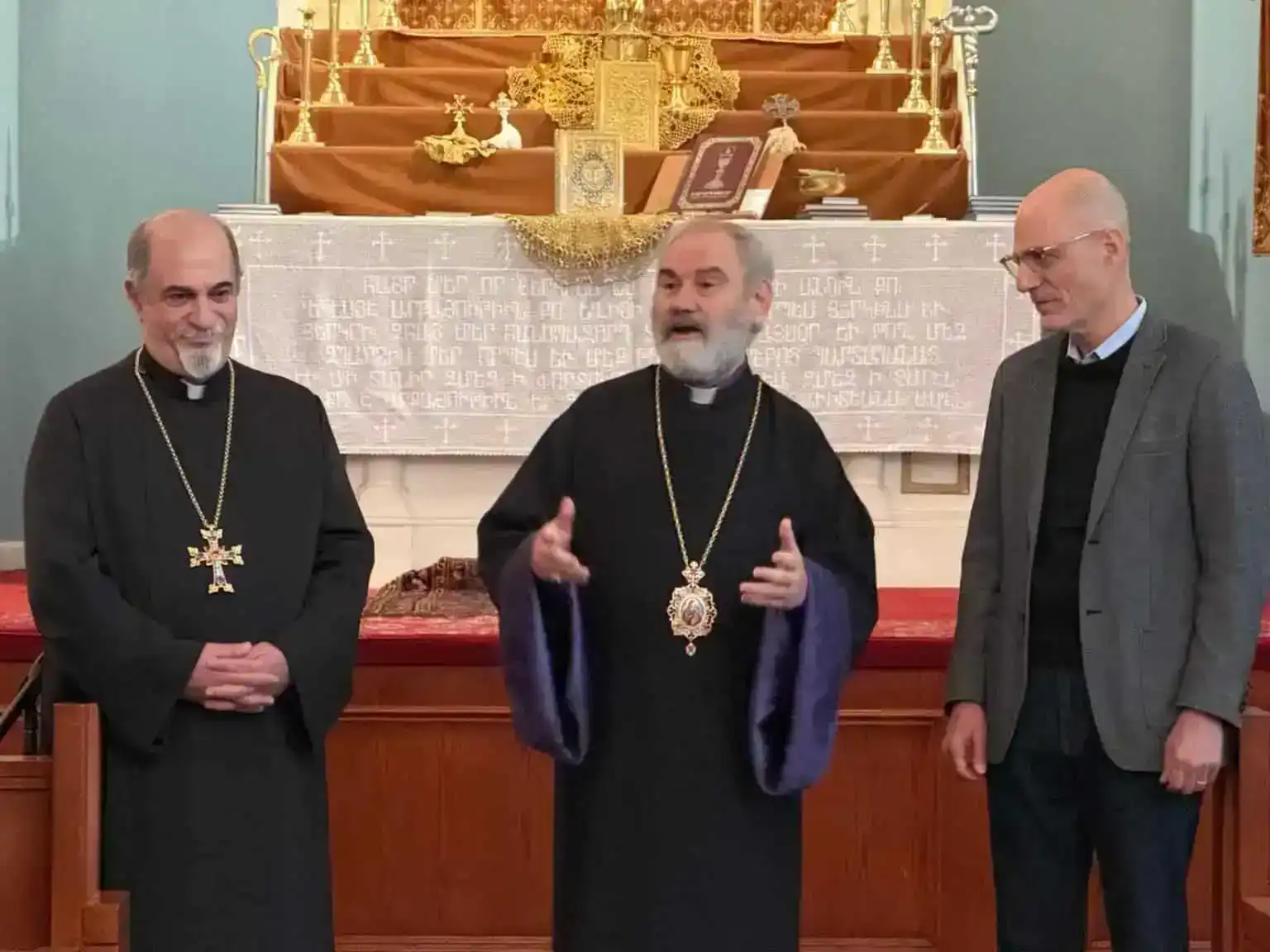 Արեւելեան Թեմ. Առաջնորդ Գերշ. Տ. Անուշաւան արք. ընդունած է  Ֆերահեան Վարժարանի խումբ մը սաներ          