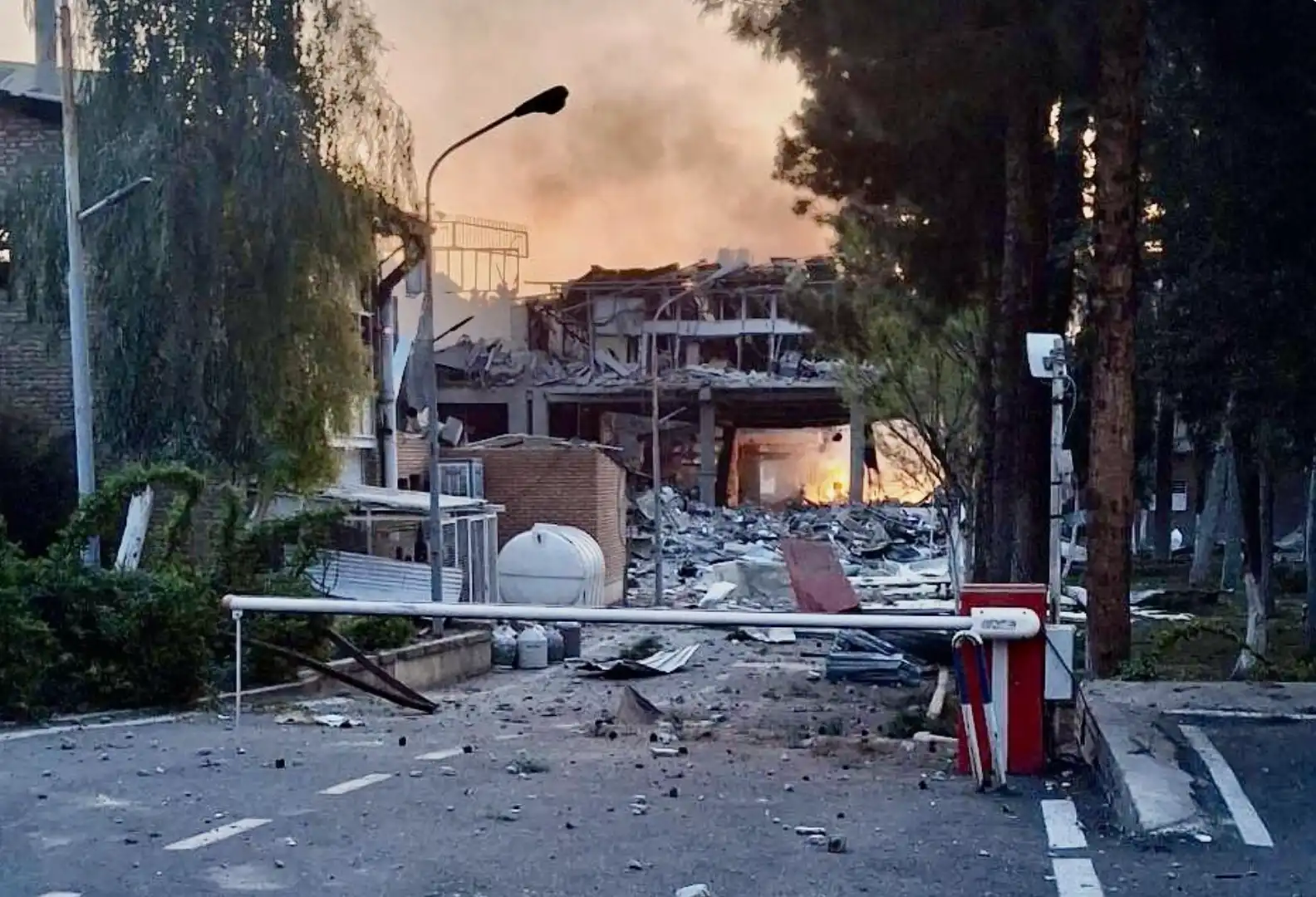 Թեհրանի մէջ թիրախաւորուած է 100-ամեայ բժշկական կեդրոնը