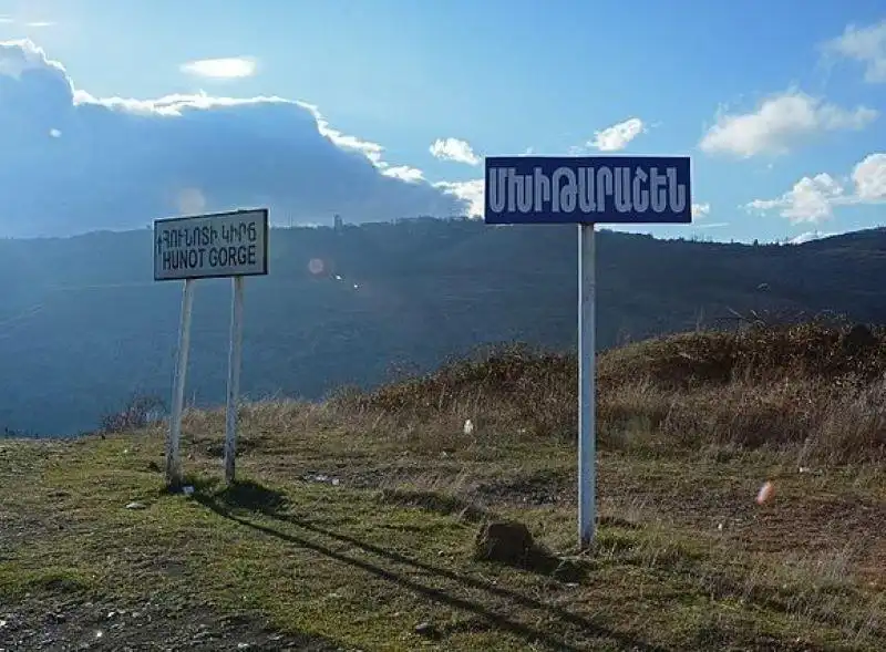 Ատրպէյճան արկեր նետած է Մխիթարաշէն-Շոշ հատուածի ուղղութեամբ 