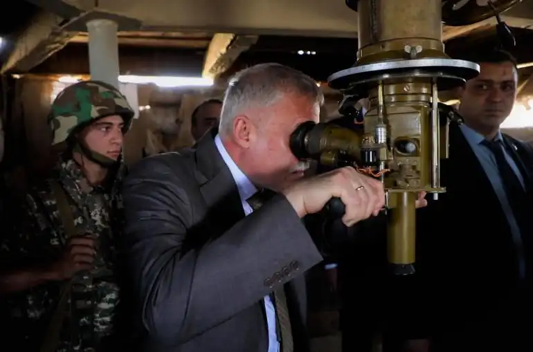 Զաս այցելած է Երասխի դիրքեր