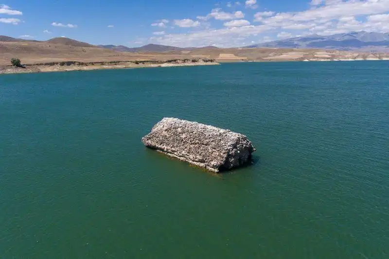 Ջրասոյզ… եկեղեցին ու ժողովուրդը