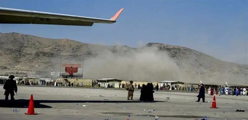 Քապուլի  օդակայանին մէջ  պայթում.Կան տասնեակ զոհեր