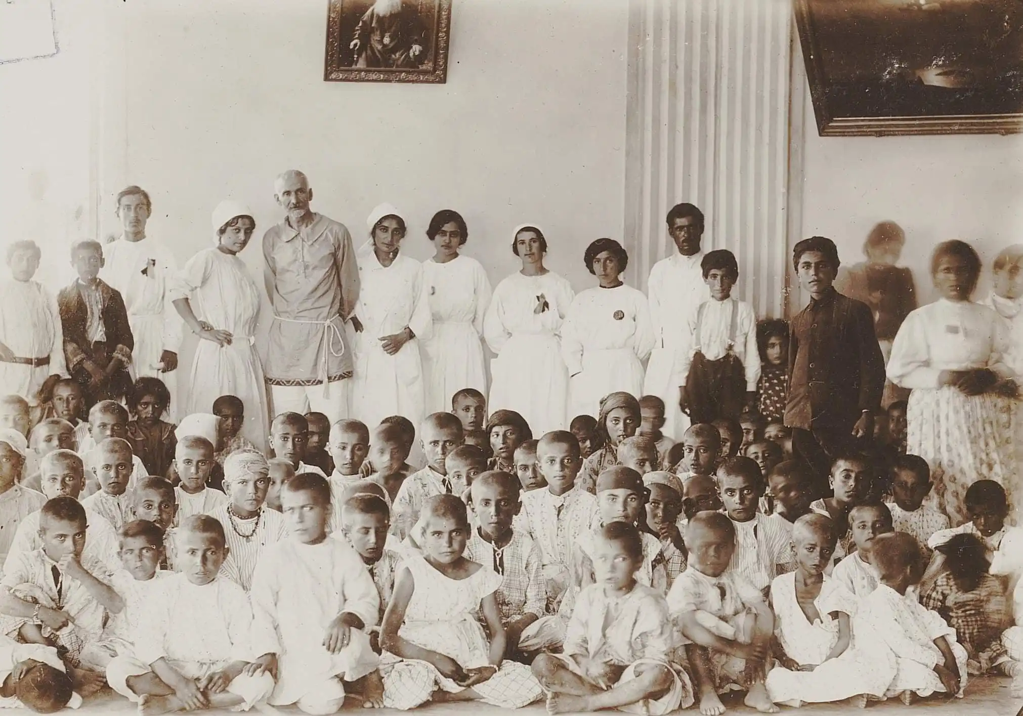 Հովհ. Թումանյանը՝ գաղթականների հետ