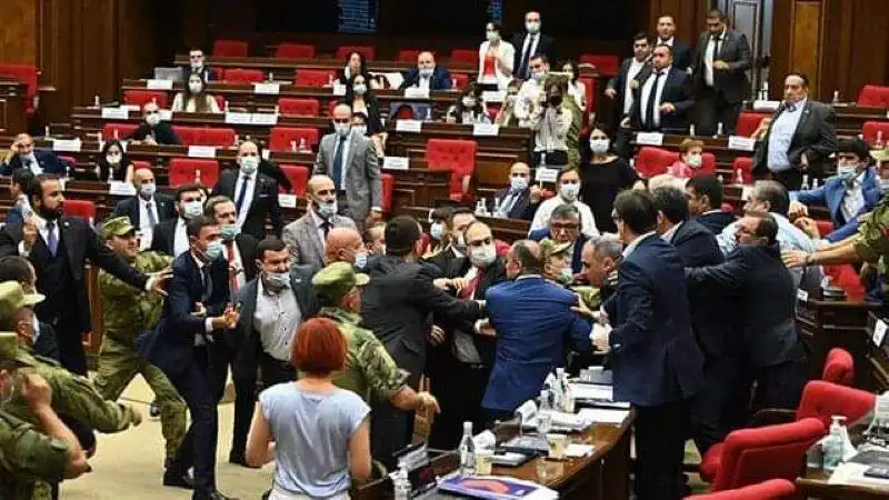 Որ պատգամաւորներուն դէմ ըլլալ աններող. «Ժողովուրդ»ի հրապարակումը