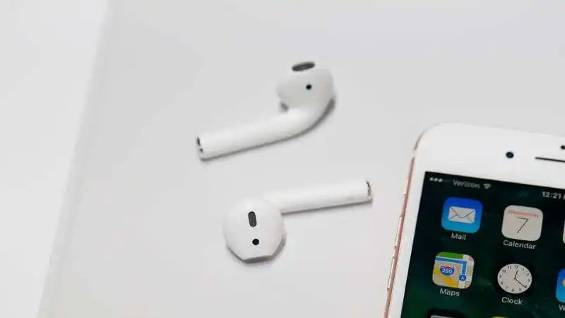 Պատուաստի դիմաց  ... Airpods