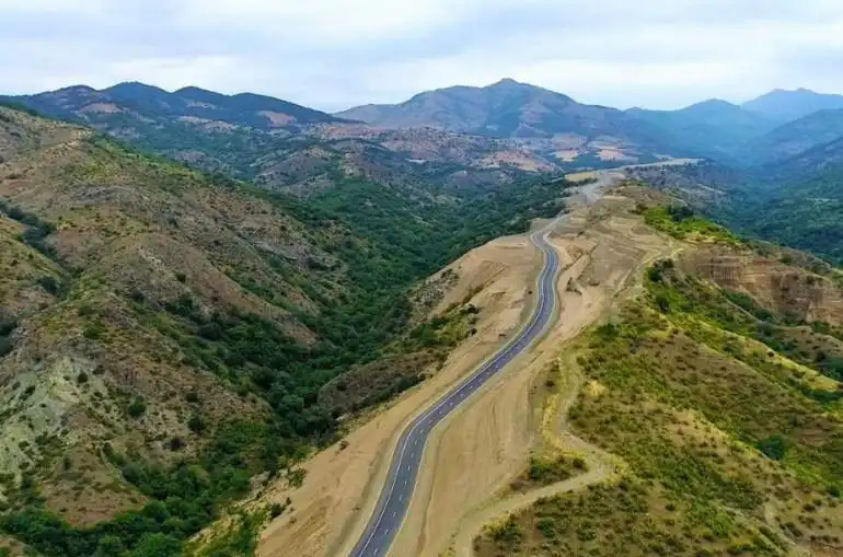 Ատրպէյճան աւարտած է Բերձորը շրջանցող նոր մայրուղիի շինարարութիւնը