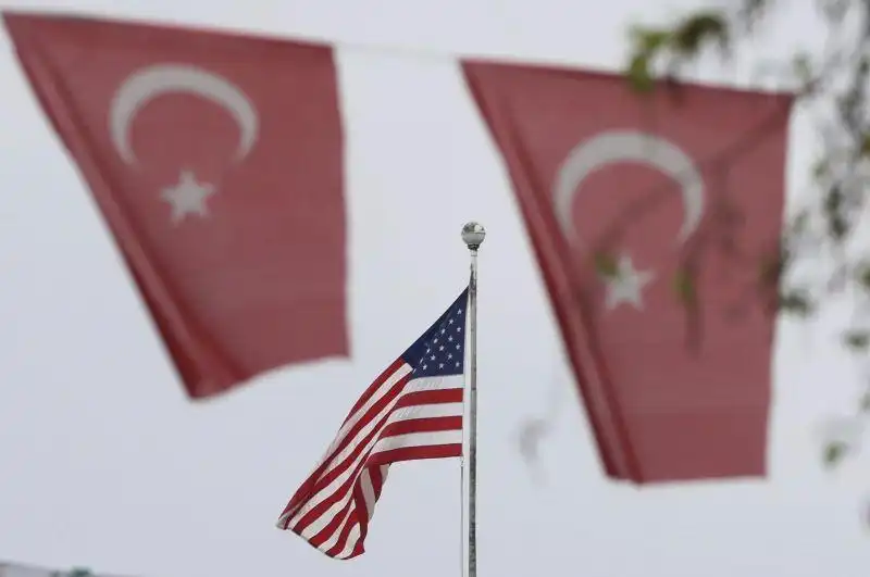 Ամերիկեան ընկերութիւնները Թուրքիոյ միջոցով կը փորձեն գաղտնի առեւտուր ընել Ռուսիոյ հետ. Yeni Safak