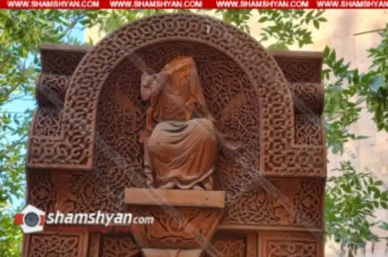 Վանտալիզմ Երեւանի մէջ. Կոտրած են ազատամարտիկներու նուիրուած խաչքարէն հատուած մը