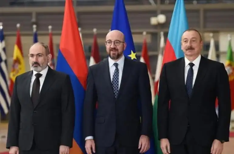 Հանդիպմանն ընդառաջ Շառլ Միշել հեռախօսազրոյցներ ունեցած է Փաշինեանի եւ Ալիեւի հետ