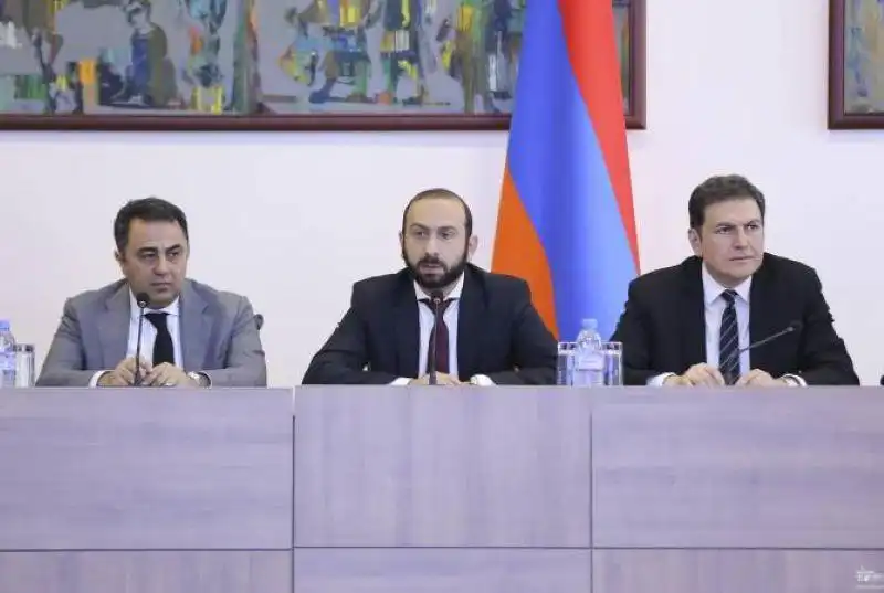 Ատրպէյճանը պաշտօնապէս եւ անթաքոյց ստանձնած է յարձակման պատասխանատւութիւնը. Արարատ Միրզոյեանը՝ դիւանագէտներուն