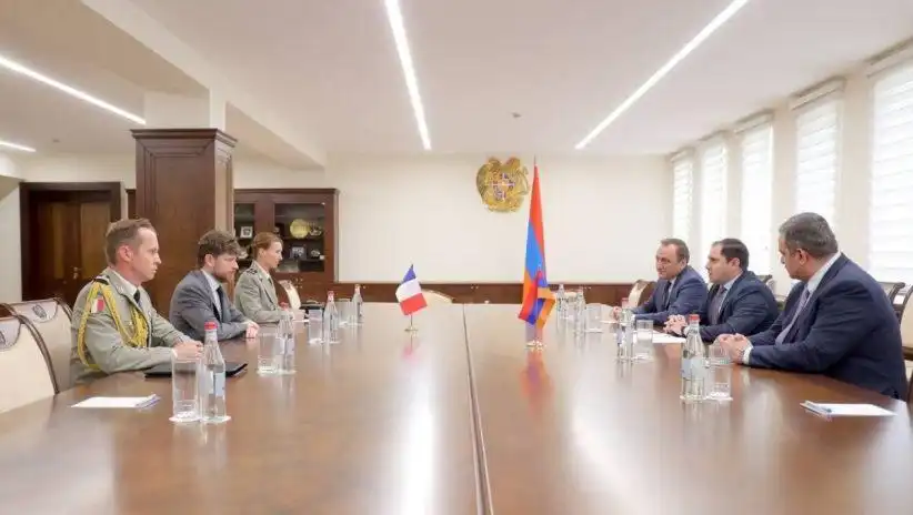 Պապիկեանն ու Ֆրանսայի դեսպանը քննարկած են պաշտպանութեան ոլորտի մէջ համագործակցութիւնը