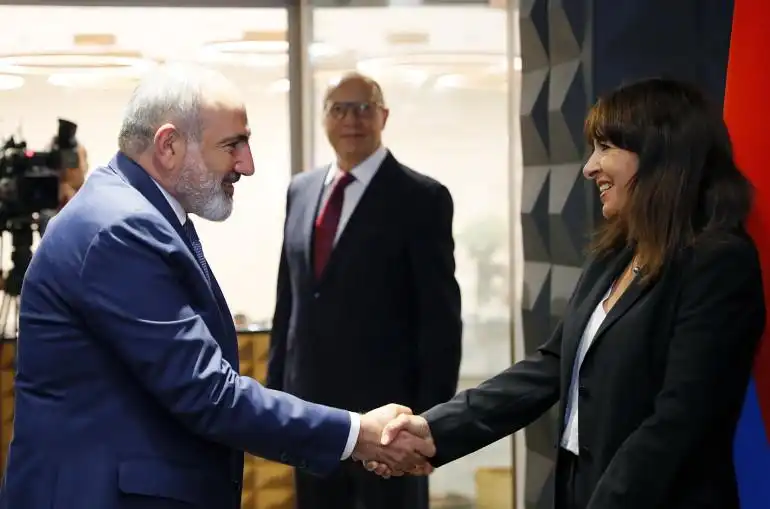 Փաշինեան հիւրընկալեց Փարիզի քաղաքապետուհին 