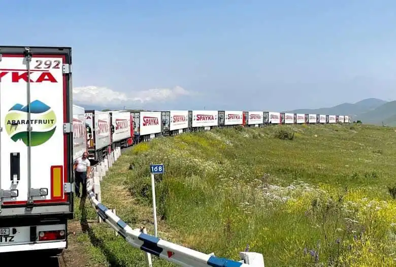 Արդէն 16-րդ  օր. Արցախ ուղարկուած մարդասիրական օժանդակութիւնը կը շարունակէ մնալ ճանապարհին