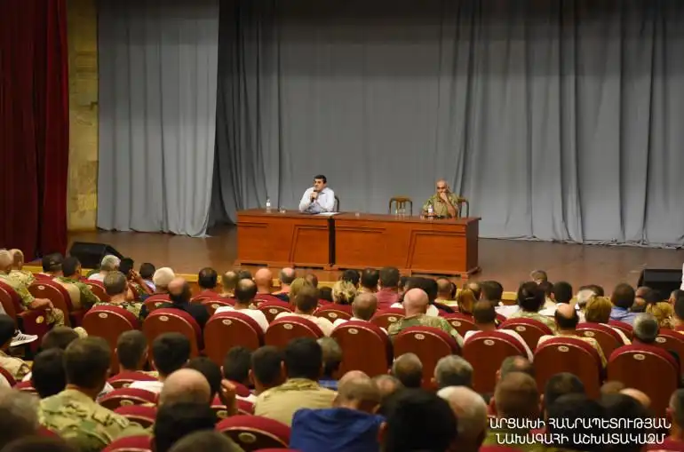 Արայիկ Յարութիւնեանը հանդիպած է աշխարհազօրի խումբ մը մարտիկներու հետ