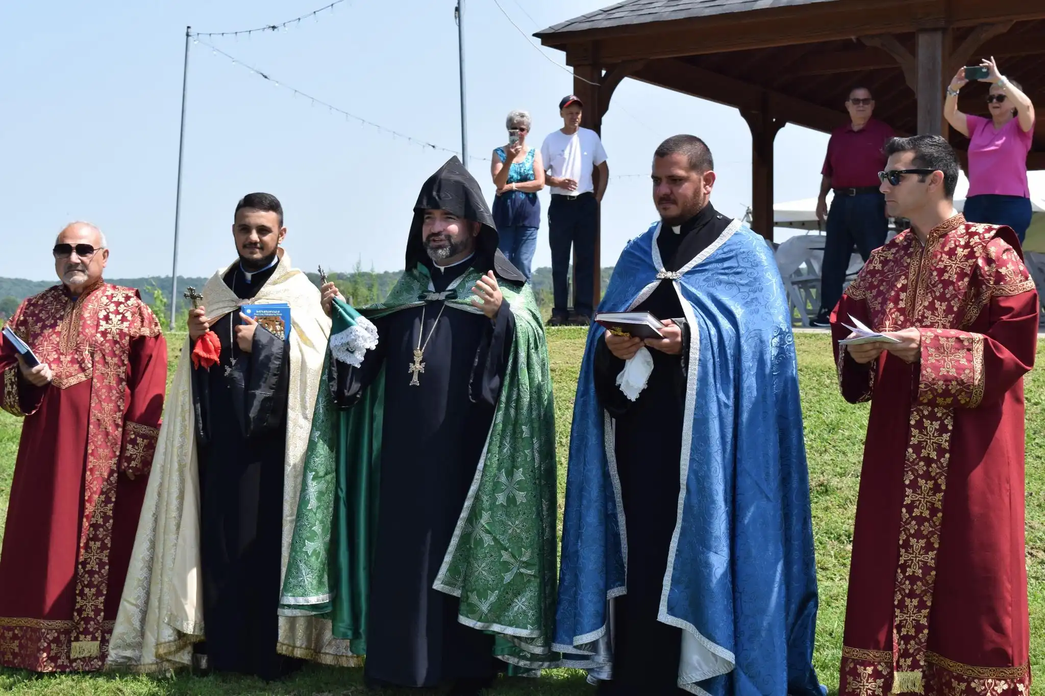  Որթատունկերու օրհնութիւն եւ  հովուական այց. Հայր Մեսրոպ Վրդ. Պարսամեան այցելած է Իլինոյ 