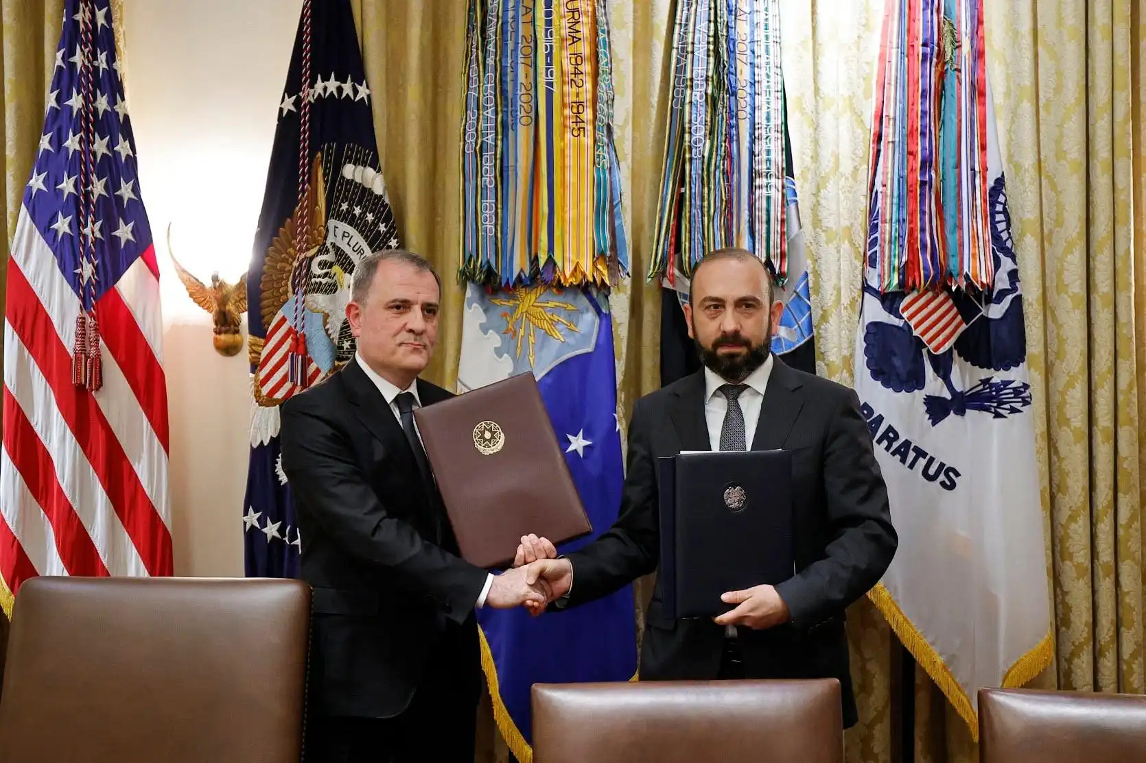 Միրզոյեան   եւ  Պայրամով միջպետական յարաբերութիւններու հաստատման մասին համաձայնագիր ստորագրած են