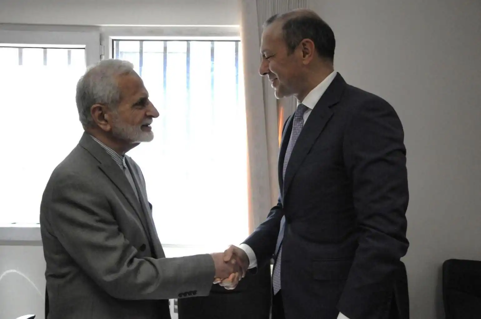ՀՀ Անվտանգութեան խորհուրդի քարտուղարն Իրանի Գերագոյն առաջնորդի խորհրդականի հետ քննարկած է Հայաստան-Իրան երկկողմ օրակարգը