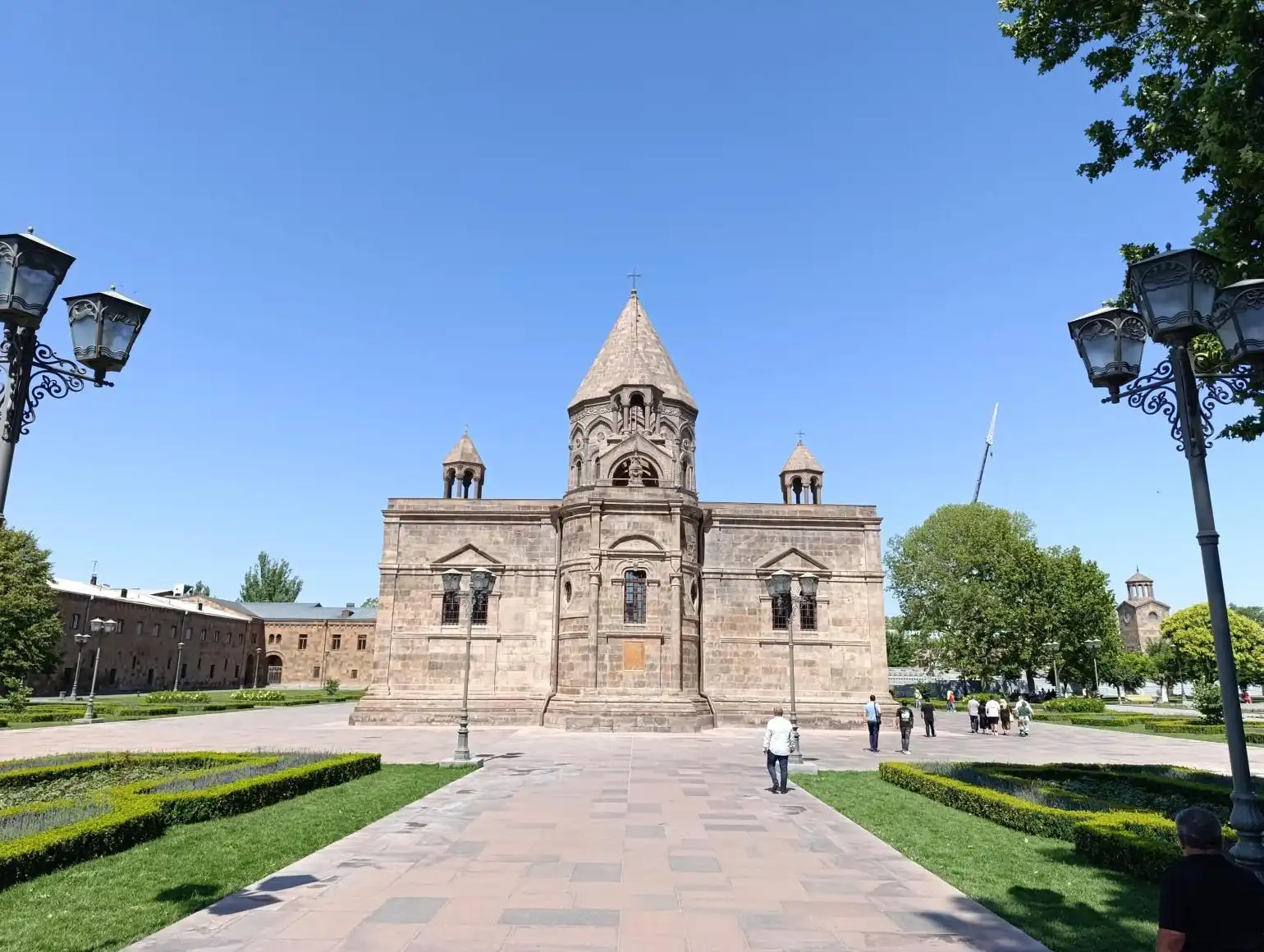 Դատախազութիւնը կը պահանջէ Մայր Աթոռին նուիրուած  տարածքները վերադարձնել ՊՆ-ին. Hetq.am