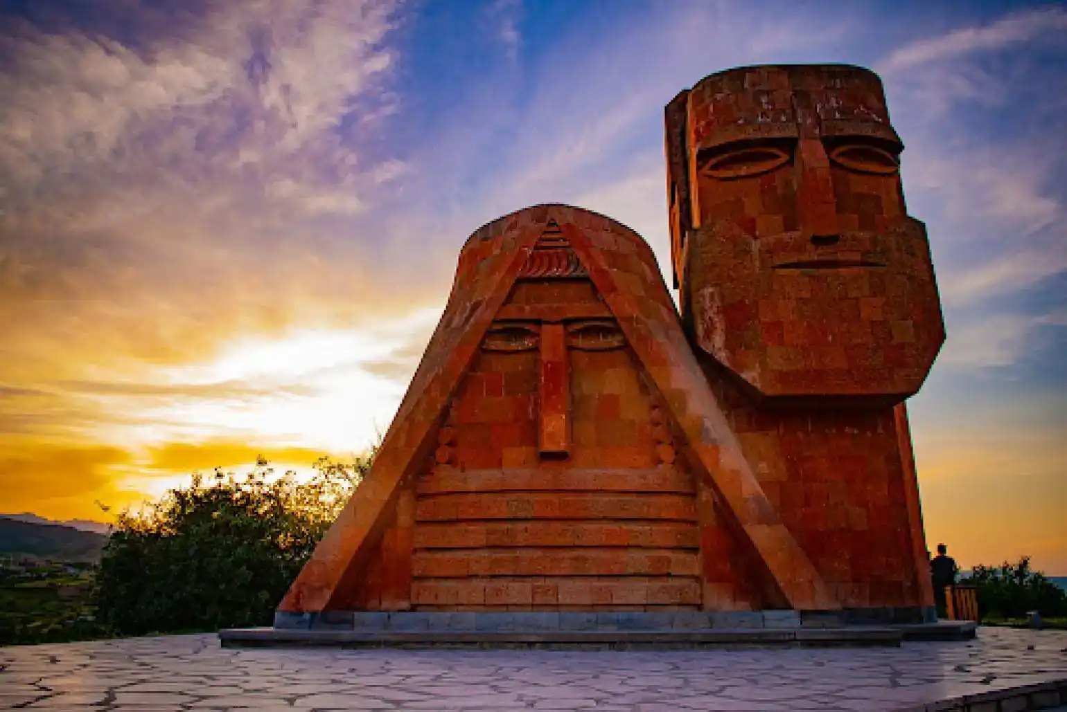 «Տատիկ-պապիկ» յուշարձանը, ինչպէս նաեւ 1988-էն ի վեր Արցախի մէջ կառուցած որեւէ յուշարձան պէտք է քանդուի. Ատրպէյճանցի պատգամաւոր