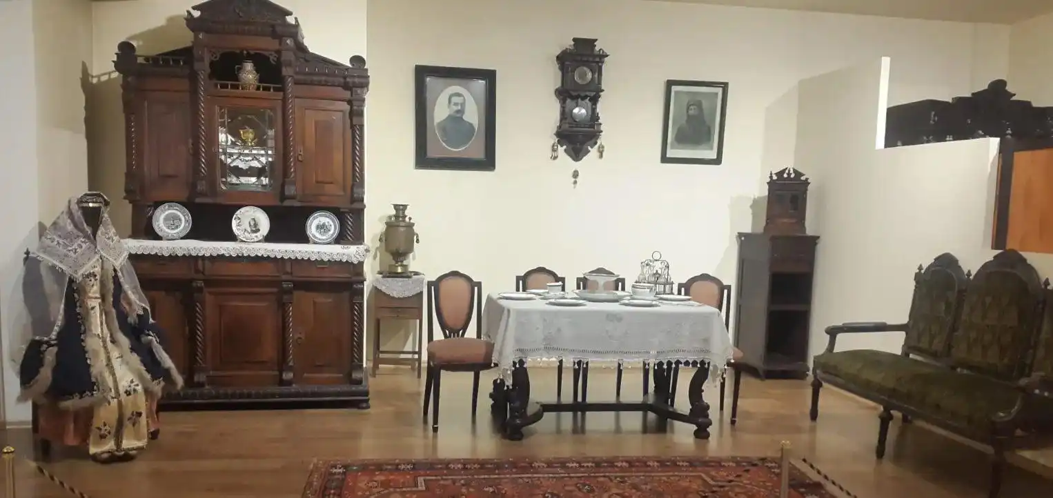 Երեւանի պատմութիւնը հին դարերէն մինչեւ մեր օրերը